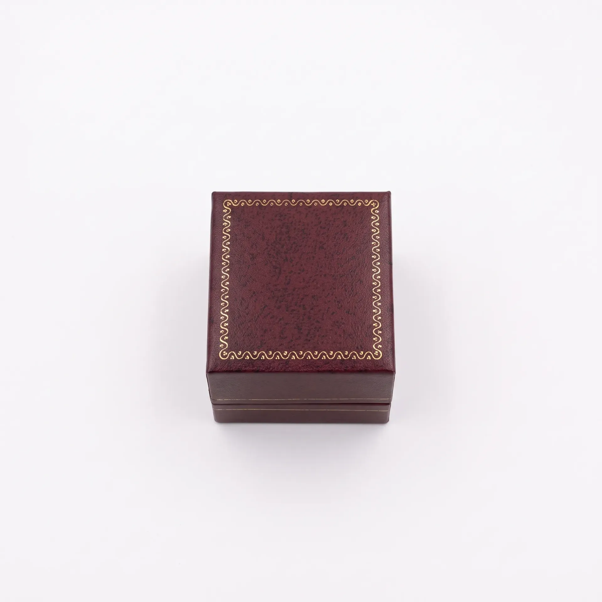 [BJ15MEROON0] BJ15 MEROON | Vintage Maroon Leatherette Jewelry Box with Intricate Gold Foil Border