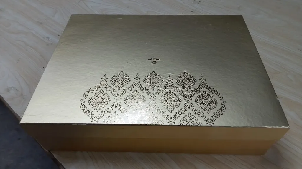 [B36SFGOLDEN] B36SFGOLDEN(12"x16"x4") Gift Box WITH FOIL | Birthday Gift Box | Eid Gift Box | Wedding Gift Box
