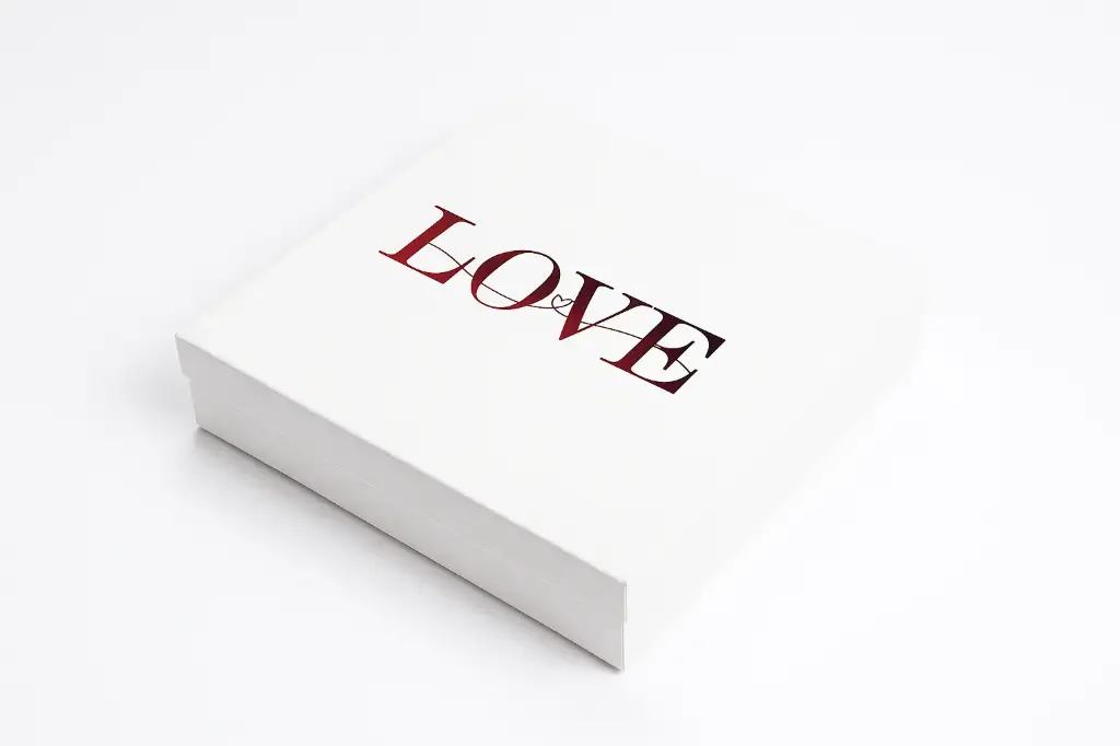 B23 29 (12"x12."x2.5") White "LOVE" Gift Box | Romantic Gift Box | Ideal for Valentine's Day, Anniversaries, Weddings, Engagements, Proposals, Special Keepsakes